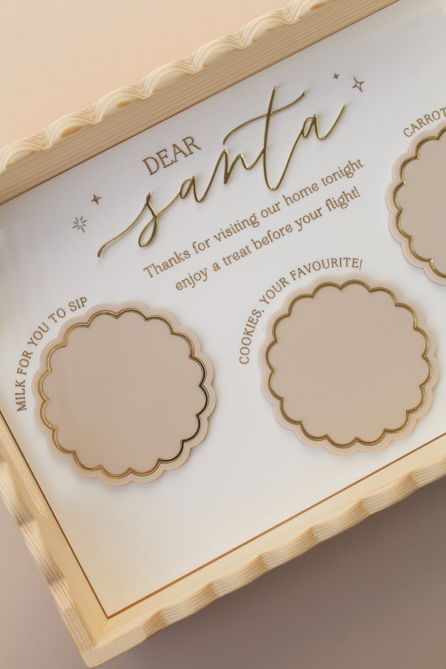 Santa’s Scalloped Snack Tray