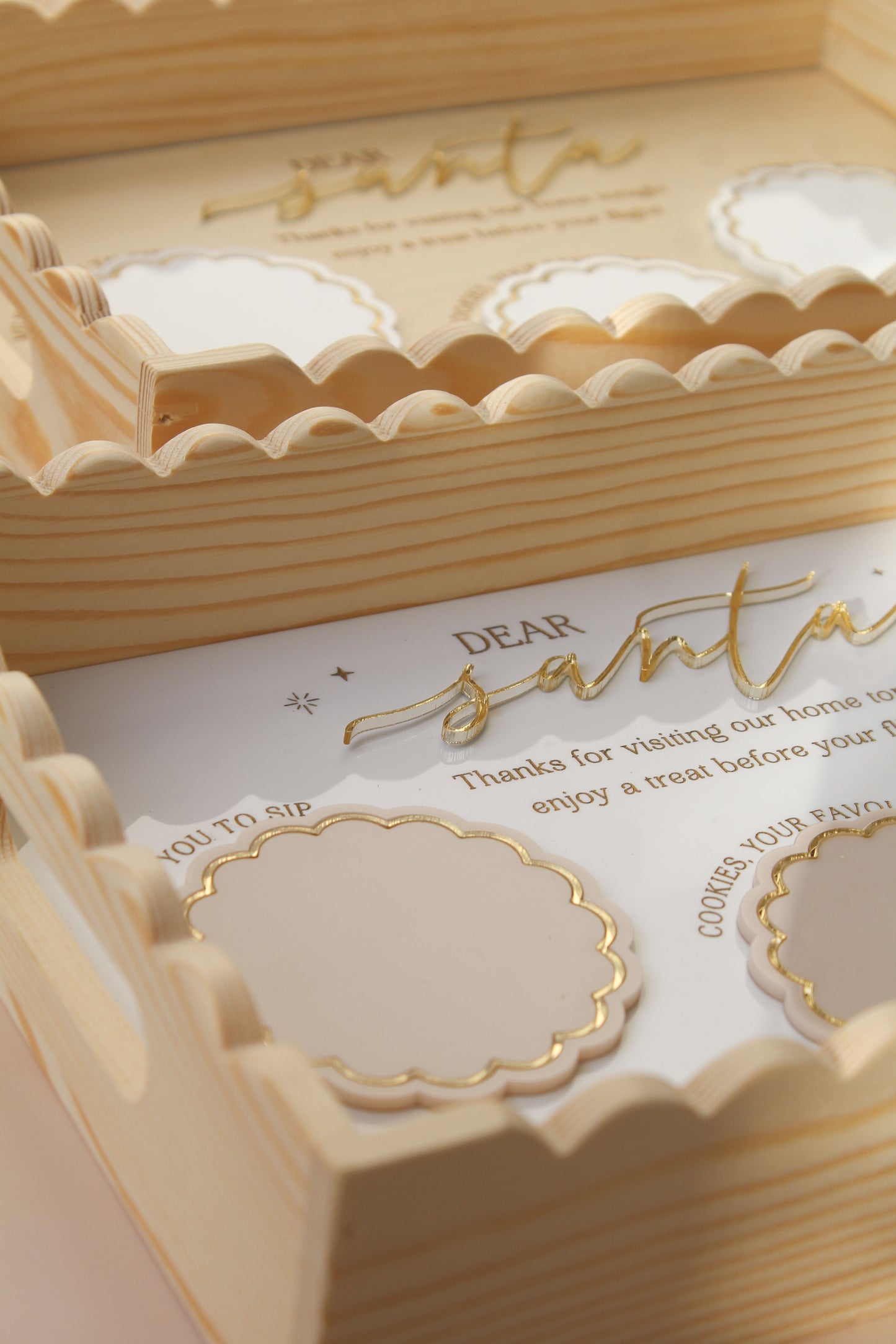 Santa’s Scalloped Snack Tray